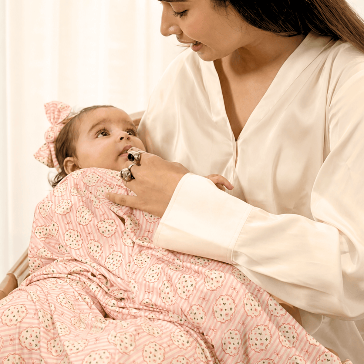 Blossom Tales Swaddle and  Bow Set